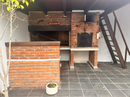 Casa En Venta 2 Dormitorios, 3 Baños Y Garaje