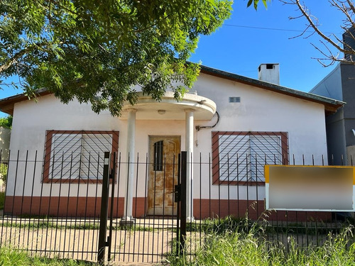 Vendo Casa Con Dos Dormitorios En Caseros, Entre Ríos.
