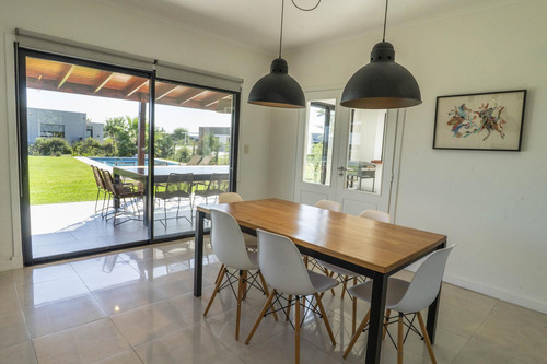 Casa En Venta, 3 Ambientes, En Barrio San Sebastián, Pilar, G.b.a Norte