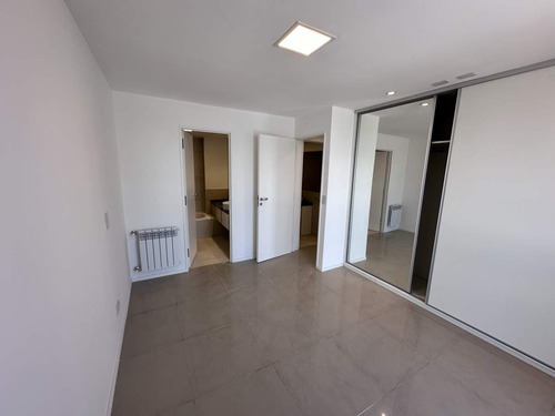 Departamento De 2 Dormitorios En Alquiler En Barrio Gral. Paz - Torre Alto Paz