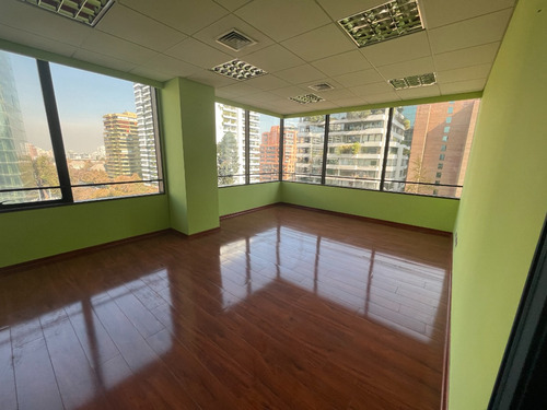 Oficina En Arriendo Metro El Golf 265m2 Piso 7