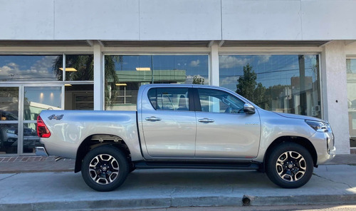 Imagen 3 de 15 de Toyota Hilux D/cabina 2.8 Tdi 204cv A/t 6 4x4 Srx 0km My2023