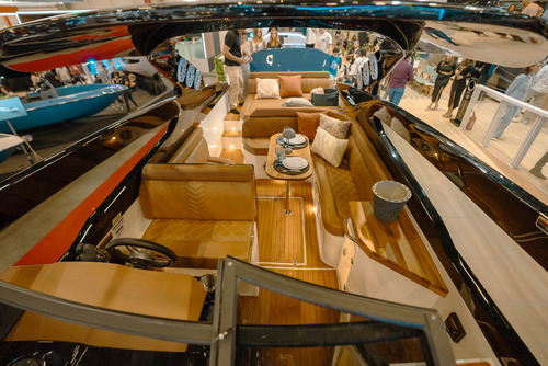 Lancha Azov Z380c Cabinada - 2025 0km - Direto Da Fábrica