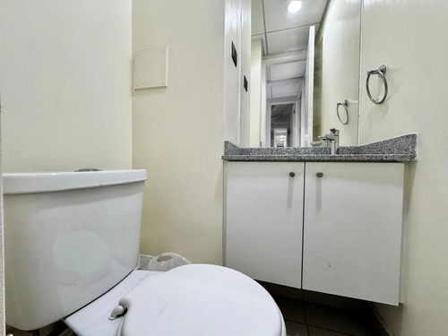 Como Nueva, Tres Privados Y Dos Baños En Vitacura