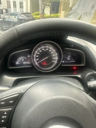 Mazda 2 Skyactive Blanco Perlado