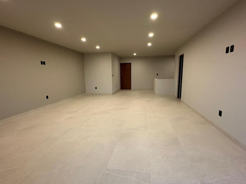 Se Vende Hermosa Residencia Con Diseño De Autor En Lomas De Juriquilla