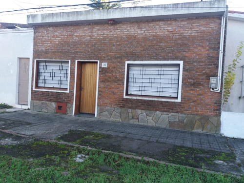 Musetti Vende En El Centro De La Ciudad De La Paz: Buena Casa De Dos Dormitorios