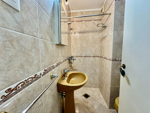 Venta Apartamento Pocitos, 2 Dormitorios + Servicio, 3 Baños, Balcón Y Garage