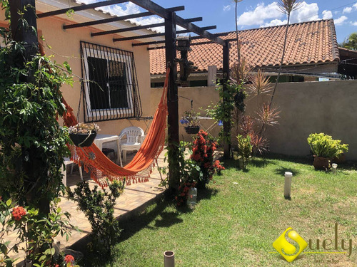 Imagem 12 de 15 de Se Encante Com Essa Bela Casa De Três Quartos Em Rua Residencial ! - 2234