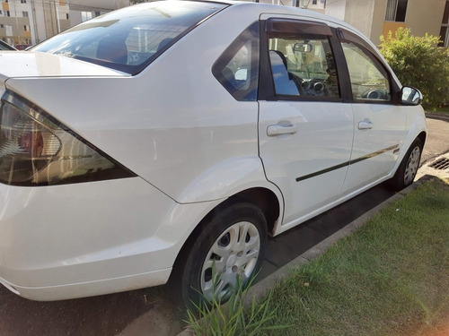 Imagem 3 de 9 de Ford Fiesta Sedan 2012 1.6 16v Se Flex 4p
