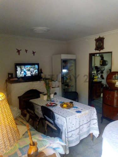 Casa A La Venta Interna De 2 Dormitorios En Santa Fe.