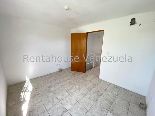 Bello Townhouse Para Seguir Remodelando A Tu Gusto
