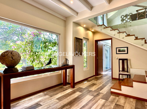 Casa Estilo Colonial Inglés, Borde De Cancha