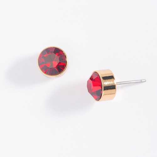 Aretes Chicos En Baño De Oro Con Cristal Rojo Y Brillante