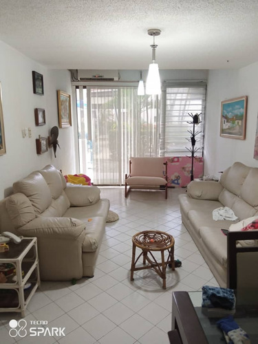 En Venta Casa O Town House Higuerote, Conj. Resid. Palma Real, Parcela B-2, Urb. Zona Del Este Y Caño Aguasal