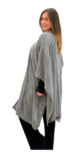 Imagen 2 de 4 de Poncho/ Capa Abierta Con Jacquard.