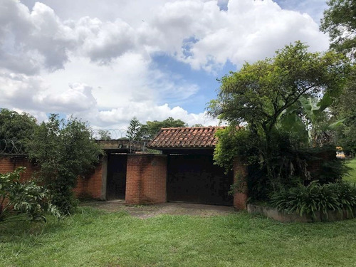 Cond. Chac Dos Lagos - Chacara Com 4.875 M2, Terrea + Casa Hospedes! - 1723
