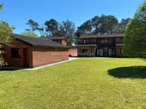 Casa A La Venta De 3 Dormitorio En Beverly Hills, Punta Del Este.