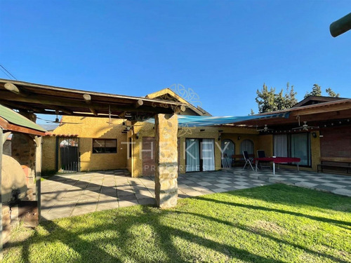 Casa En Venta De 5 Dorm. En Olmué
