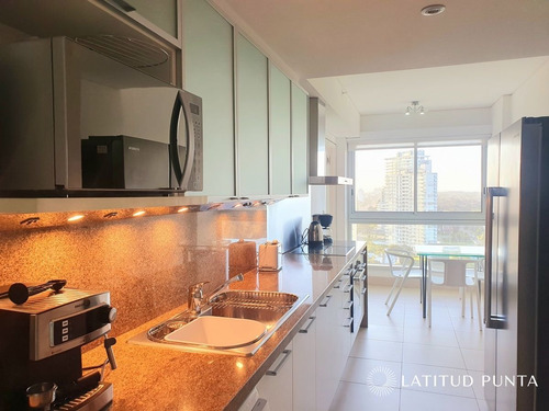Imagen 10 de 24 de Piso Alto En Le Parc, 2 Dormitorios En Suite Más Dependencia