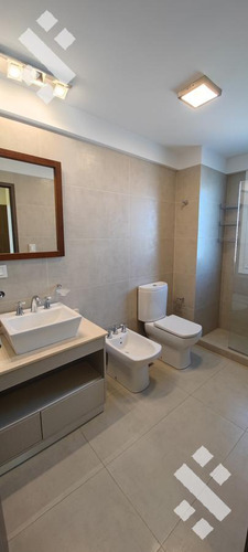 Venta Departamento Piso 3 Dormitorios - Nivel Gerencial - Bº Santa Genoveva