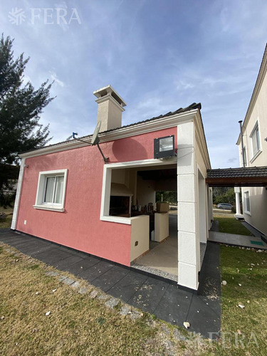 Venta De Casa 5 Ambientes En Campos De Roca I La Plata (18717)