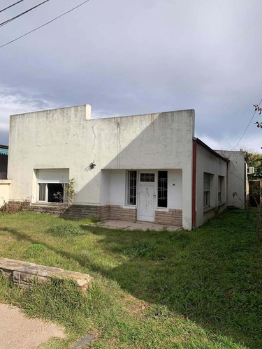 Casa En Venta - 2 Dormitorios 1 Baño 1 Cochera - 130mts2 - Mechita
