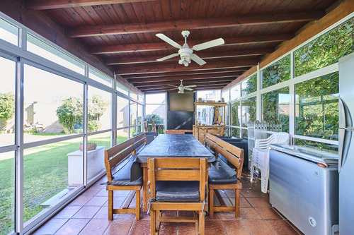 Venta - Casa 7 Amb. En Camino Real Con Jardín, Pileta Y Quincho Cerrado