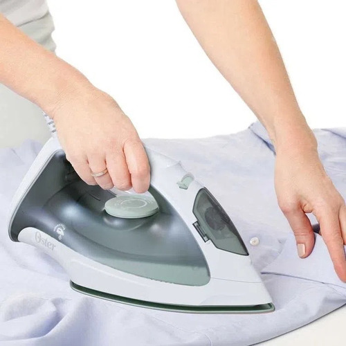 Imagen 3 de 5 de Plancha Oster De Vapor Continuo Verde Gcstbs3803013
