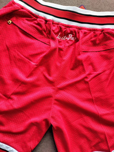 Imagen 8 de 10 de Short Bermuda Basquet Chicago Bulls Champions Black Edition