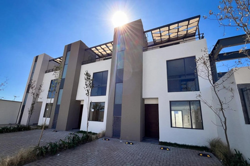 Casa En Tizayuca De 3 Recamaras, Con Terraza Y Alberca En Amenidades, Agende Su Cita, Sera Un Placer Atenderlos.