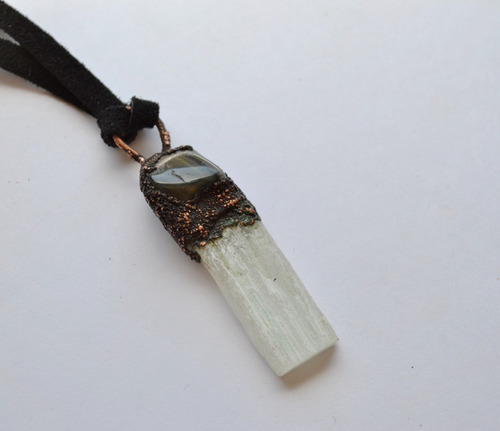 Imagen 2 de 4 de Collar De Hombre, Piedras Cianita Y Ojo De Halcon Con Cuero