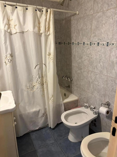 Acassuso, Departamento En Venta De 3 Ambientes En Excelente Estado