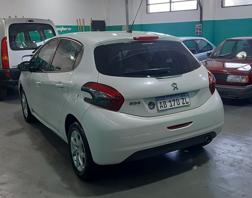 Imagen 4 de 15 de Peugeot 208 Allure