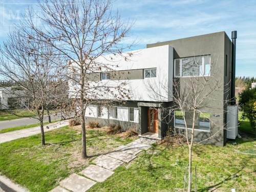 Casa En Venta, Lote A La Laguna. San Marco Villanueva.