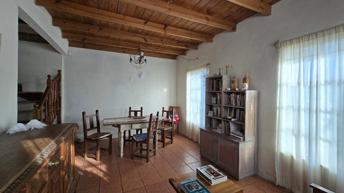 Vivienda Multifamiliar, Chalet, Casa En Dos Plantas, Patio, Lavadero, Excelente Estado, Buena Ubicacion
