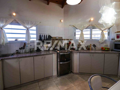 Venta Casa Con Pileta En Villa El Chocon Neuquen