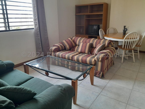 Apartamento En Alquiler . La Lago-maracaibo. Mls: 24-23640. Rfava