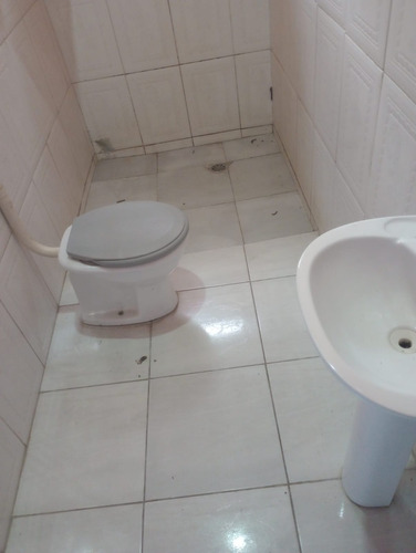 Casa Com 2 Comodos R$ 800,00 ( Incluso Água E Luz )