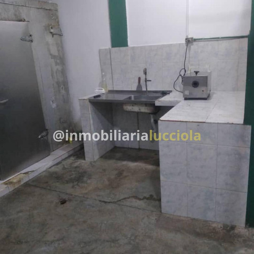 Fondo De Comercio En Venta, Catia La Mar, Ref 484