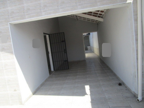 Excelente Casa, Isolada, Com Edícula, Espaço Para Piscina. Há 300 Metros Da Praia!
