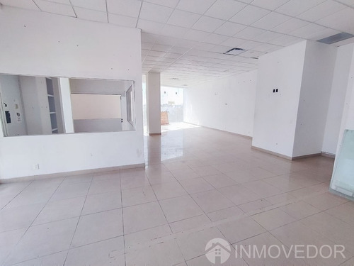 Local Comercial · Planta Baja · Centro De Cancún · Plaza Hollywood · Av Xcaret