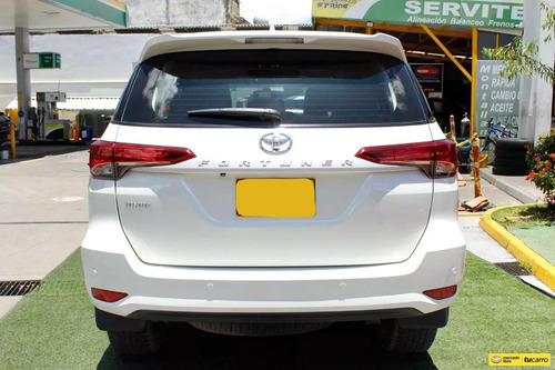 Toyota Fortuner 2.4 Sw4