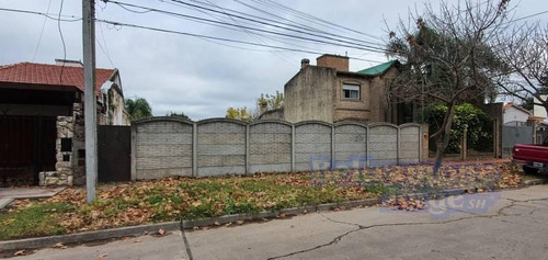 Imagen 1 de 4 de Gran Terreno Libre En Venta En Barrio Centro De Granadero Baigorria. Único En La Zona