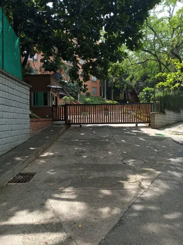 Apartamento En La Inferior Con Los Parra (poblado)