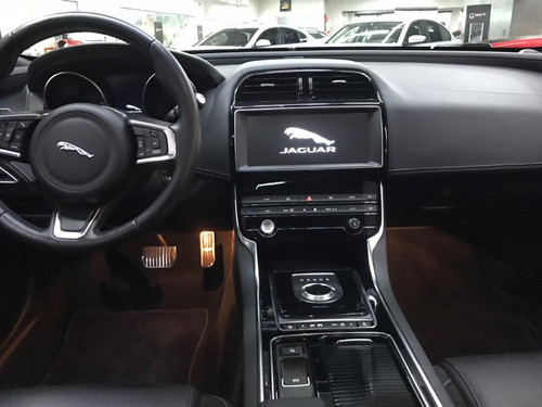 Jaguar Xe R-sport