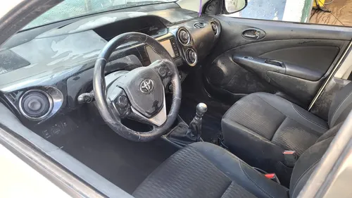 Toyota Etios Xls Inundado Hasta El Tablero