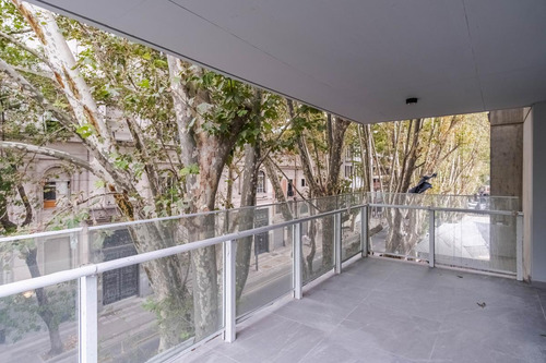 Tres Ambientes En Venta En El Piso 6 Con Cochera. Quartier Del Bajo. Torre 2