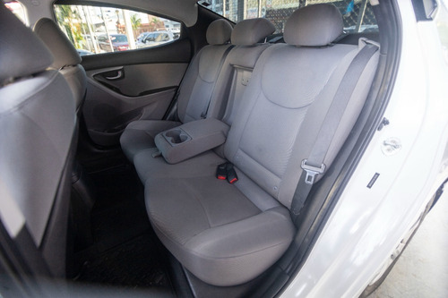 Imagen 12 de 15 de Hyundai Elantra 2016 Gls