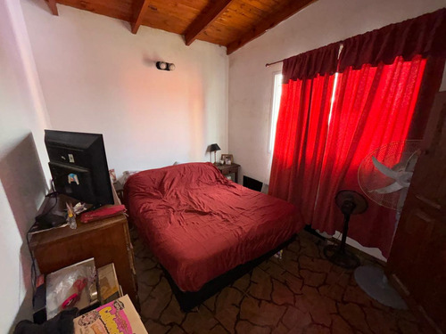Casa En Venta - 4 Dormitorios 2 Baños - 688mts2 - La Plata